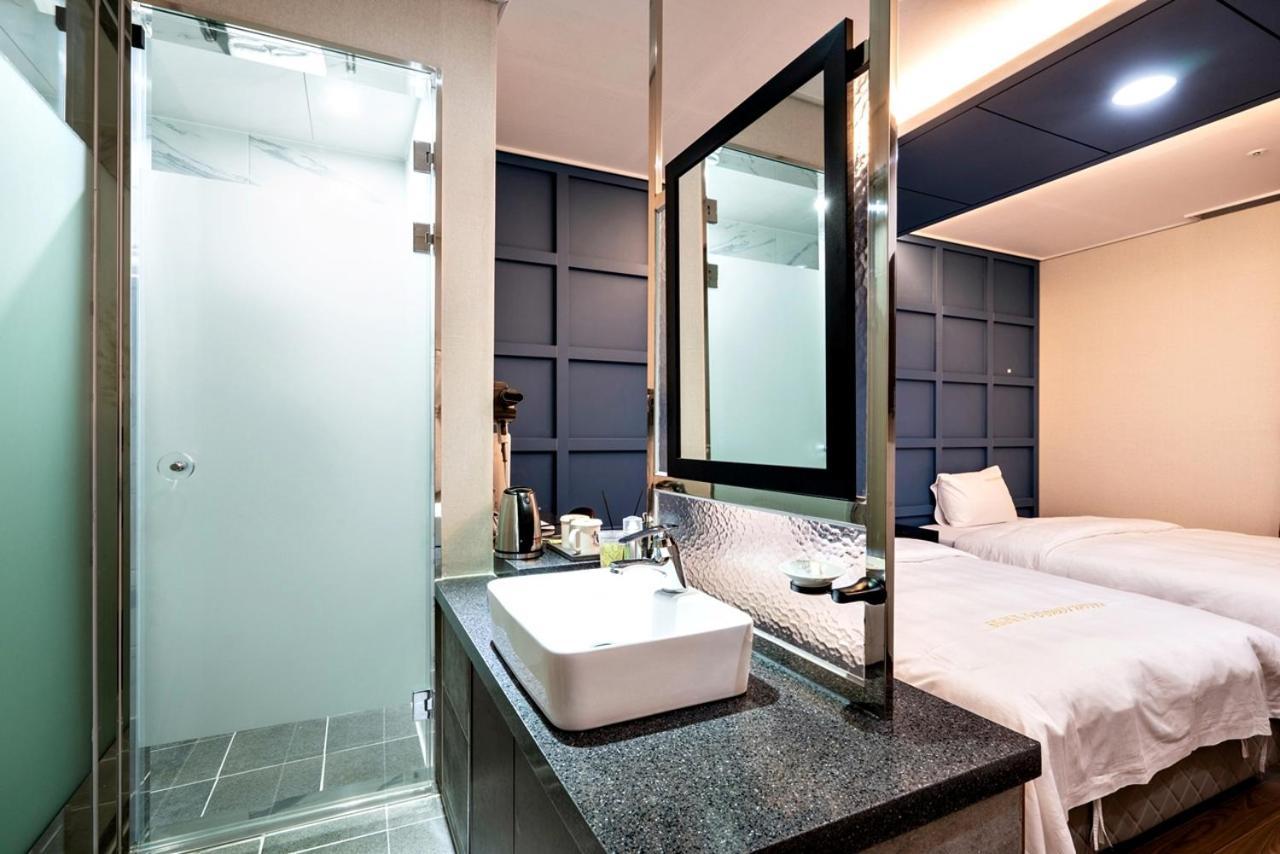 Siheung Seoul Tourist Hotel Екстериор снимка