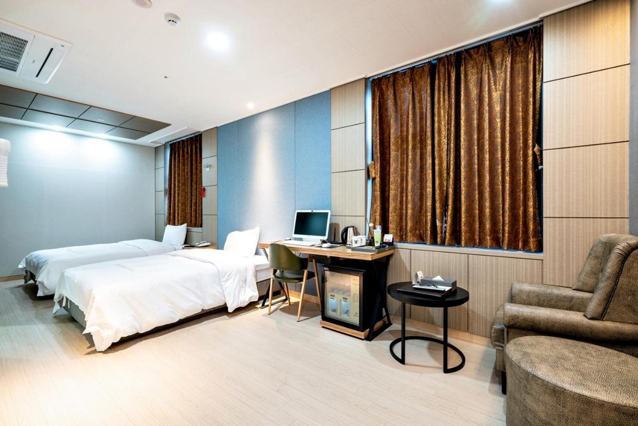 Siheung Seoul Tourist Hotel Екстериор снимка